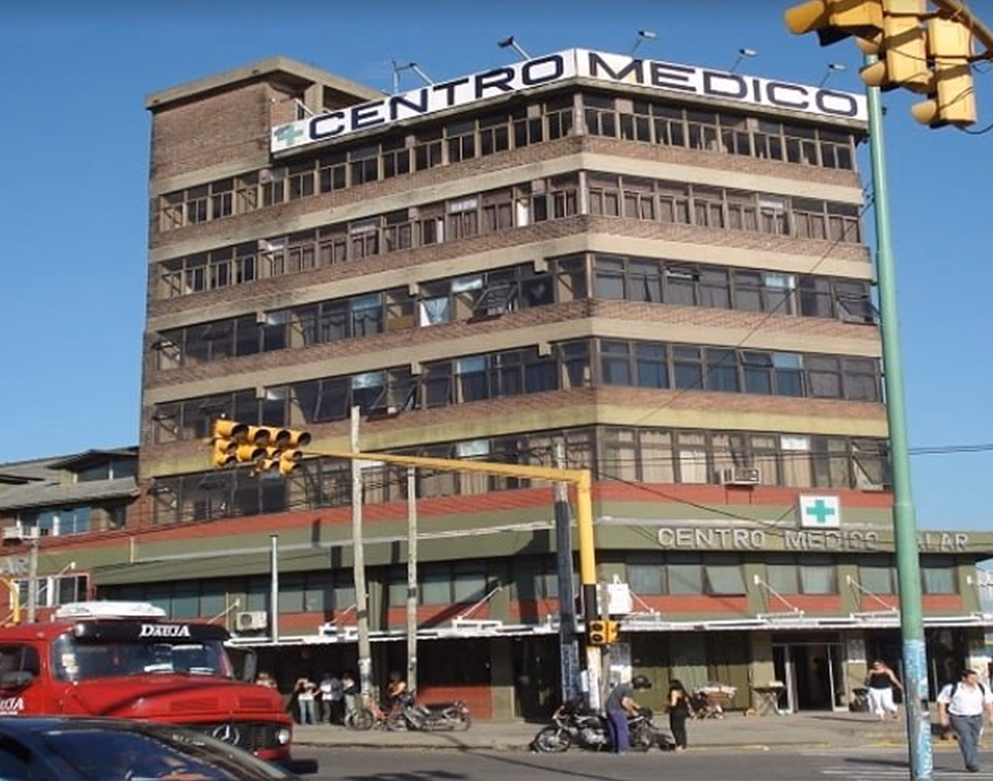 Fachada de la Clínica Santa Clara en El Talar antes de la piel de vidrio